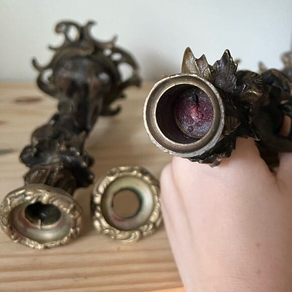 S/2 Antique Rococo-Style Victorian Cherub Babies in Nature Brass Candlesticks - Picture 7 of 8